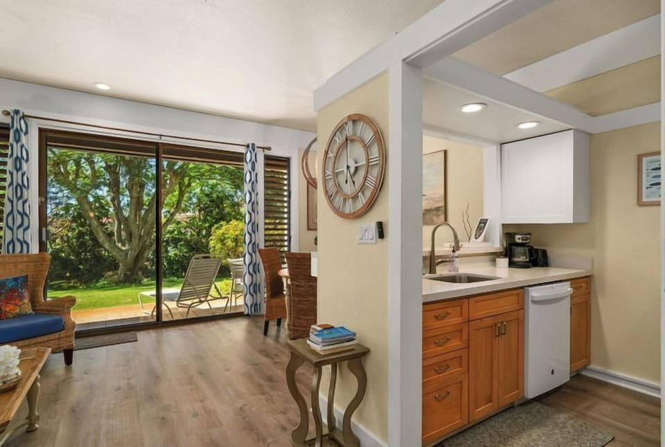 Full kitchen amenities
