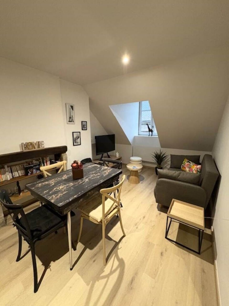 salon-spacieux-et-convivial