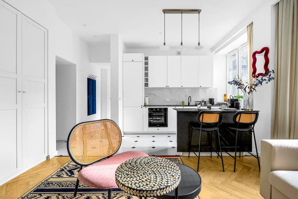 Open-Concept Living Room & Kitchen | Book Now with RENTUJEMY.COM