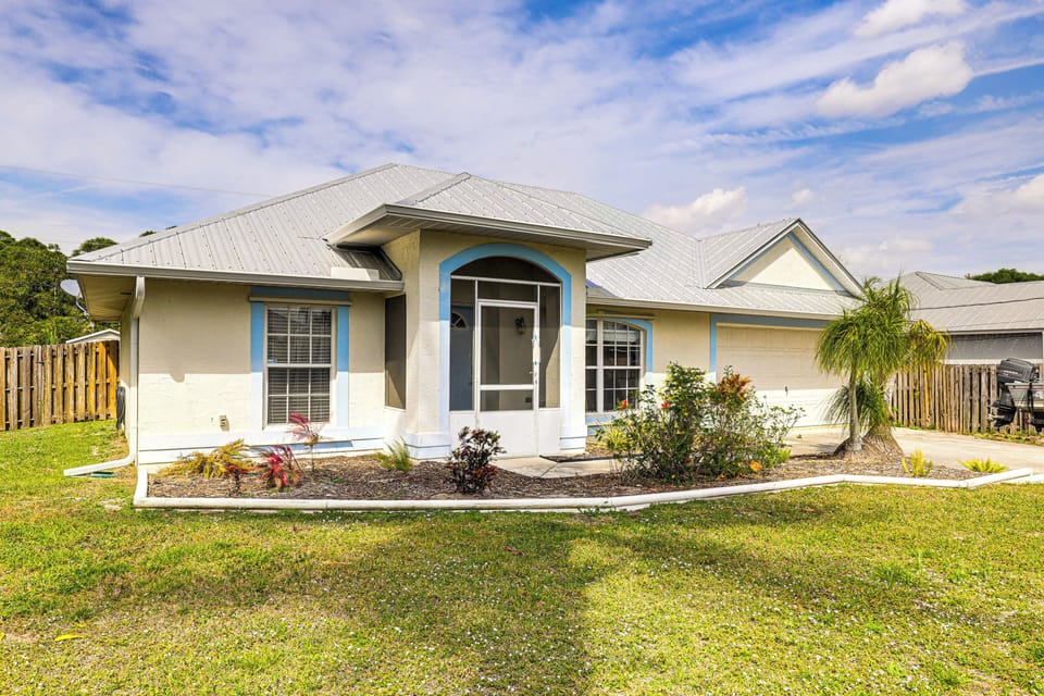 Property Exterior | Single-Story Home | Screened-In Pool
