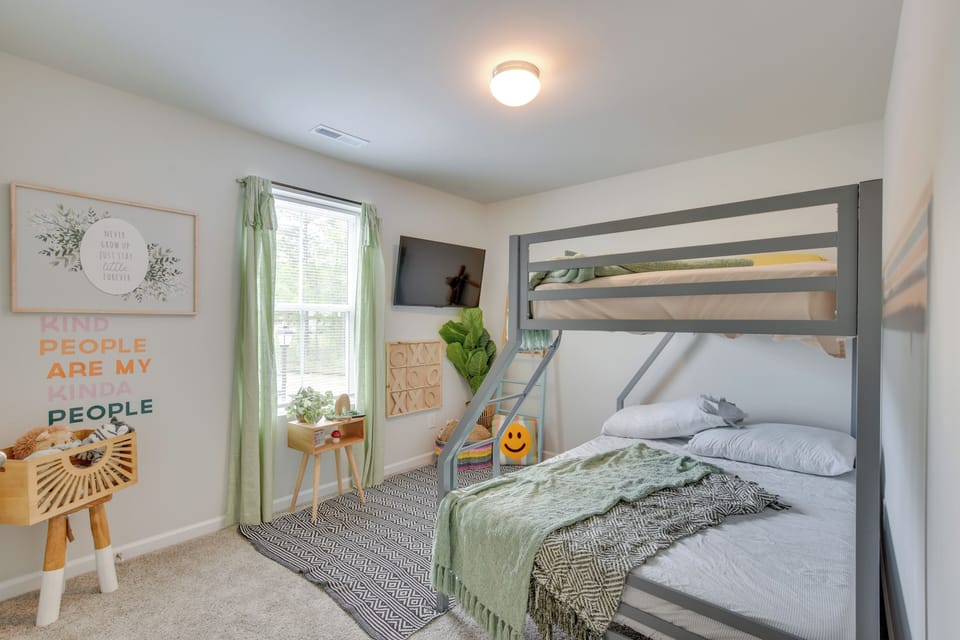 Bedroom 3 | 2nd Floor | Twin/Full Bunk Bed | Smart TV