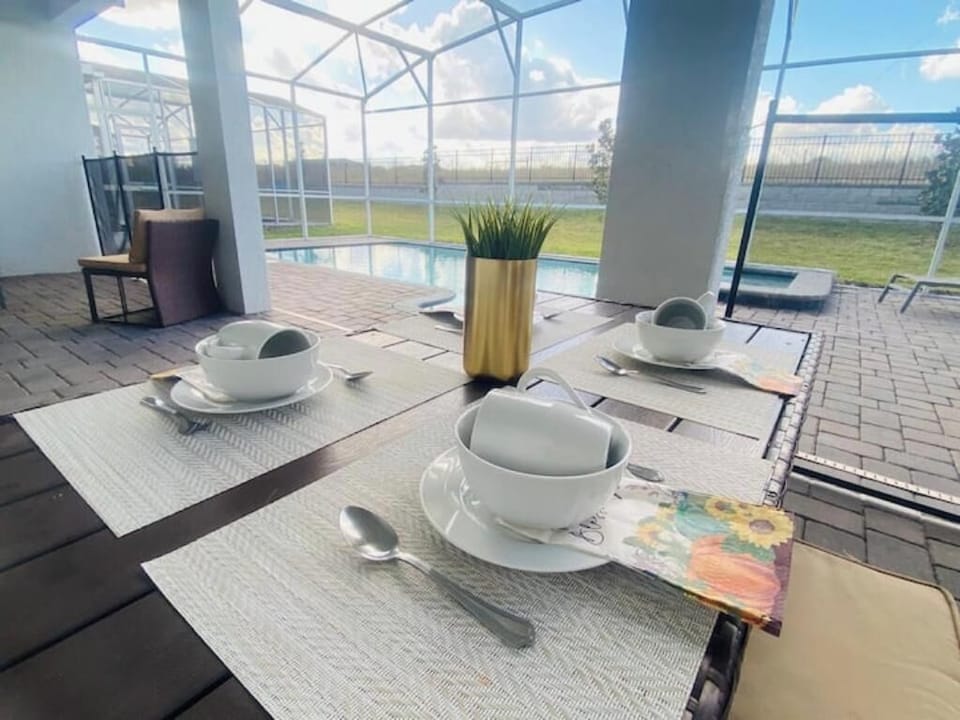 Outdoor dining