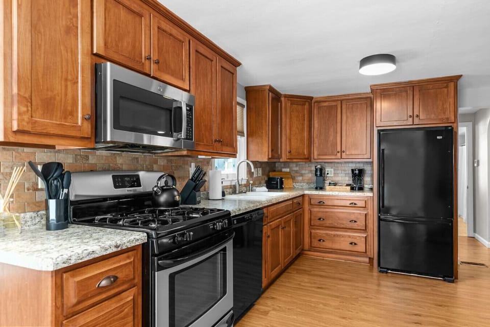 The coffee and tea counter includes a 12-cup coffee maker and Keurig, along with a compimentary starter set of ground coffee, filters, k-cups, tea, creamer, sugar, and stevia.