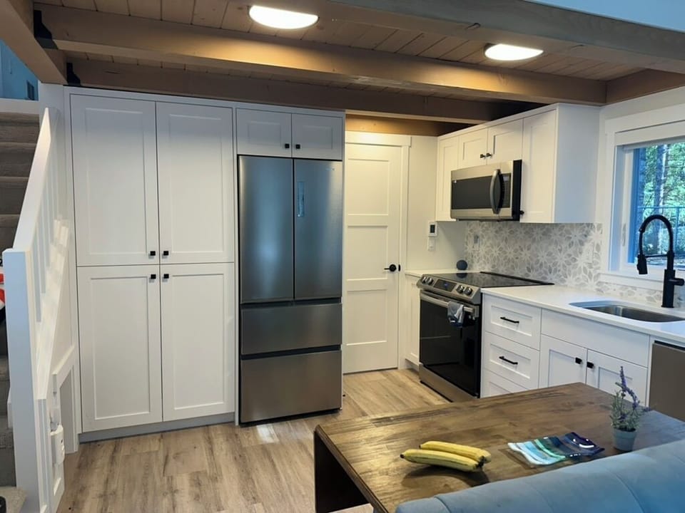 Fully stocked kitchen with dishwasher, icemaker, heated floors, etc