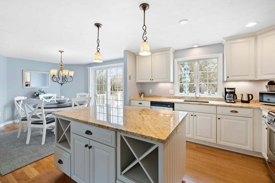 Stunning, fully equipped, updated kitchen.