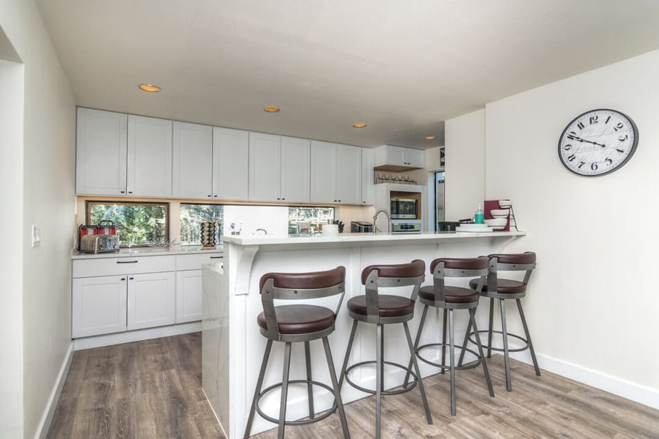 Raised Counter for dining