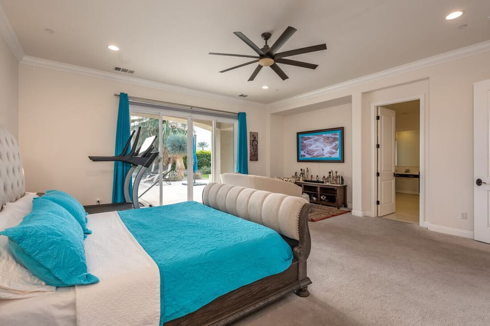 King sized bed in the master bedroom