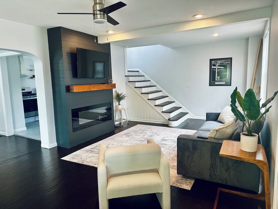 Smart TV. Fireplace. 