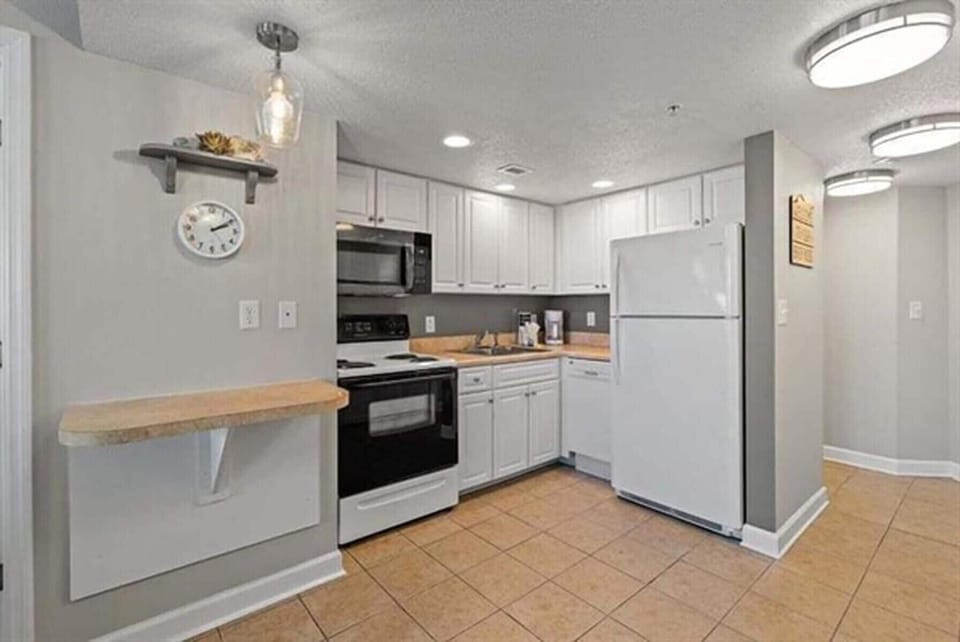 Fully Stocked Gormet Kitchen