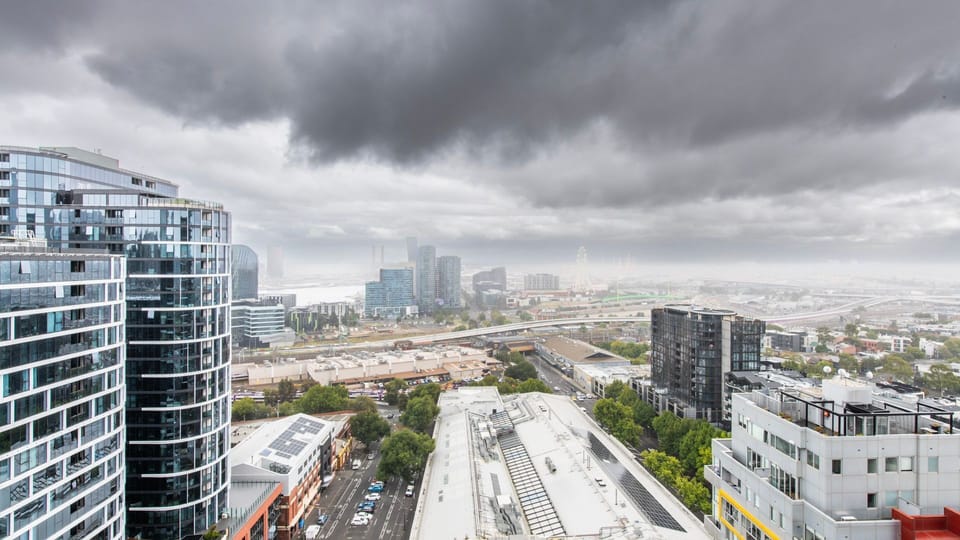 Stunning view of Melbourne’s cityscape and Albert Park surroundings.