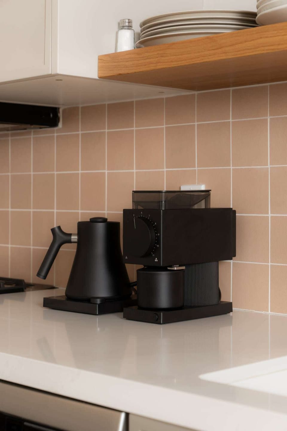 Start your mornings right with a fully equipped coffee station, complete with a coffee maker and kettle—perfect for brewing your favorite cup before heading out for the day ☕✨