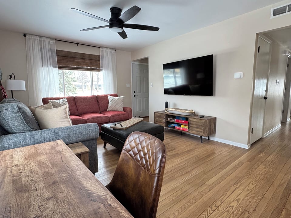 Living Room (2)