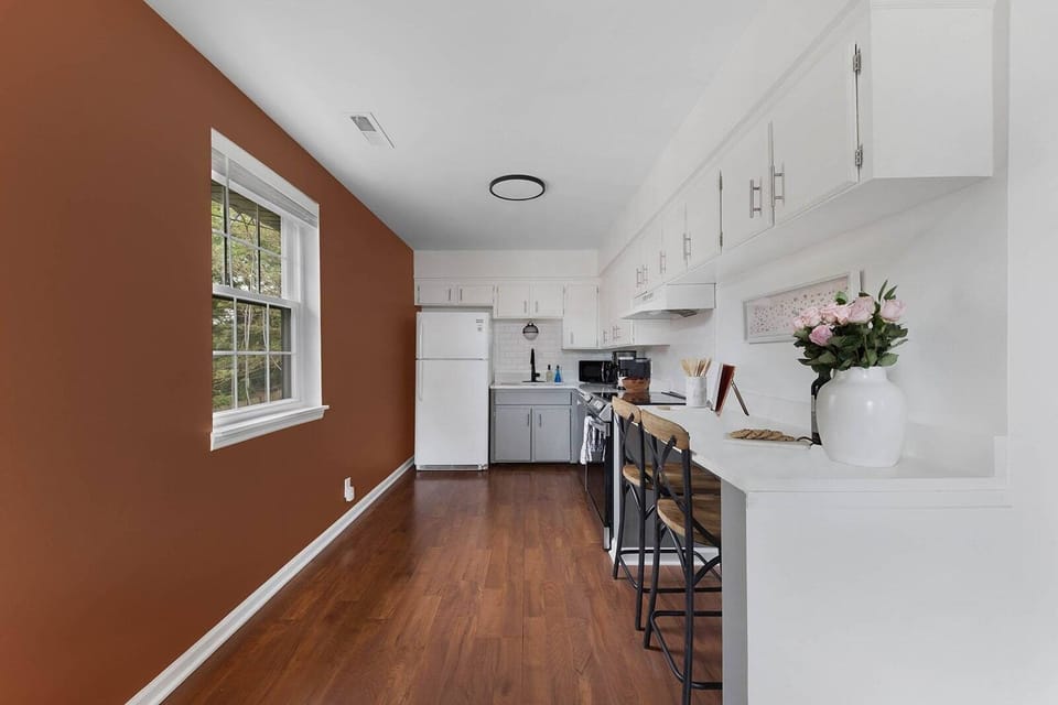 Well-Equipped Kitchen Perfect for Home-Cooked Meals