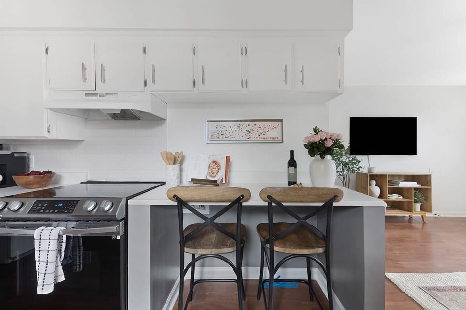 Well-Equipped Kitchen Perfect for Home-Cooked Meals