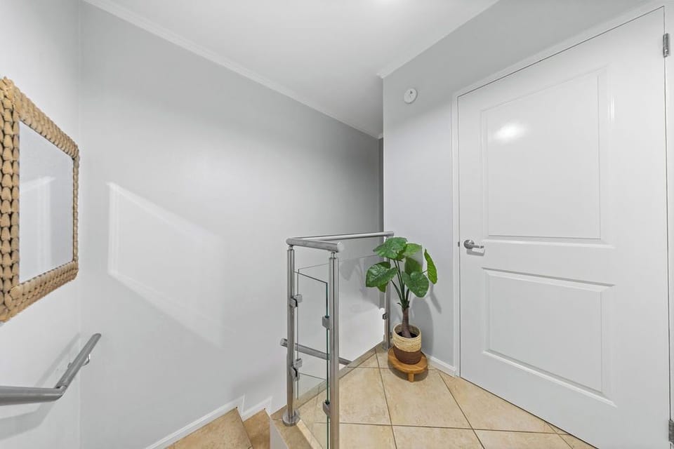 2nd floor stairway