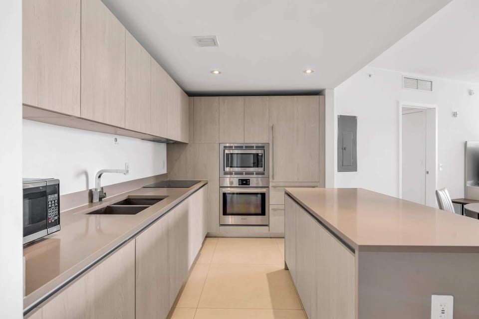 Kitchen & dining