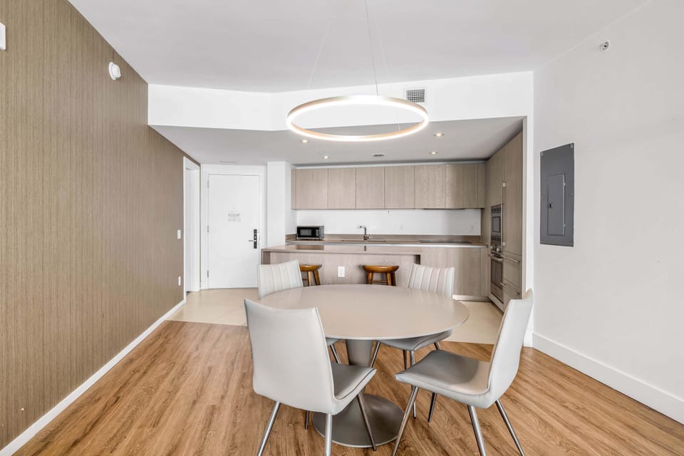 Kitchen & dining