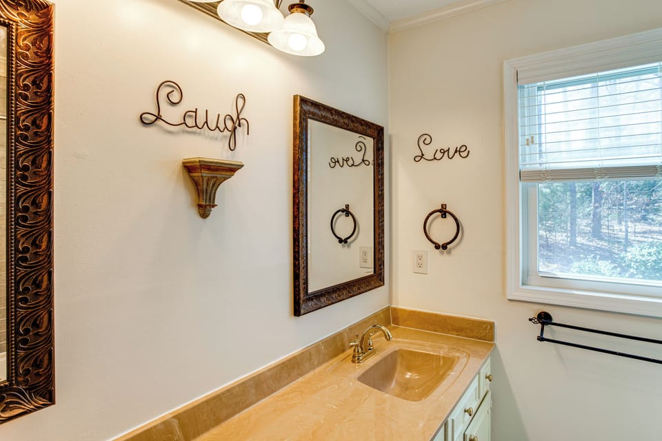 Bathroom | 2nd Floor