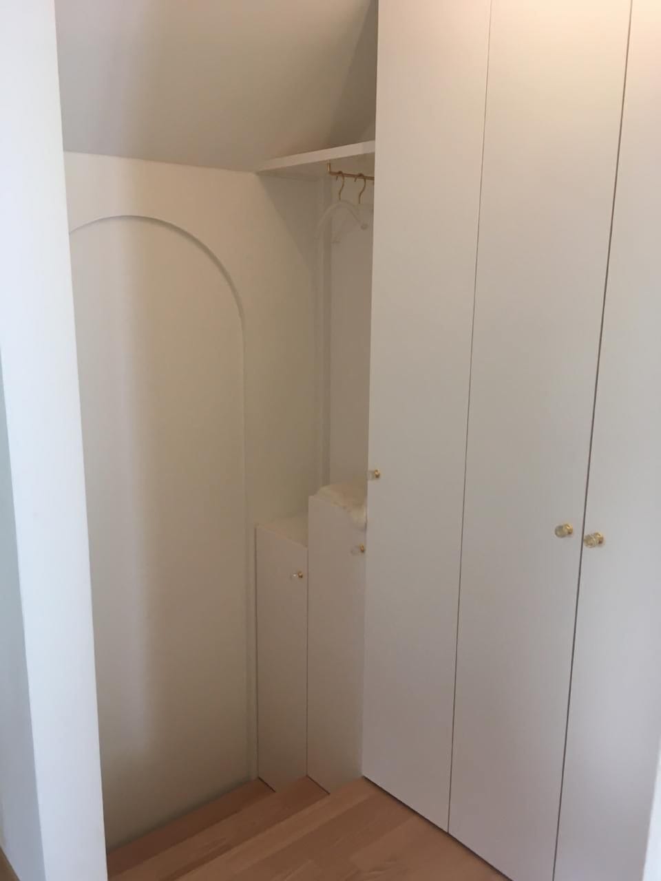 entrance with closet