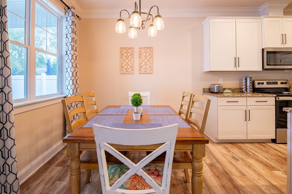 Dining Table Seats 6