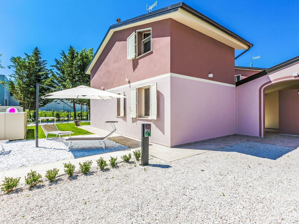 Home, Facade, Residential Area, House, Estate, Cottage, Suburb, Garden, Yard, Concrete