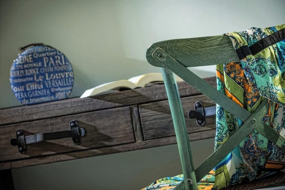 Tradition and Finesse – Decorative Details – Authentic Cretan touches and handpicked decor celebrating local craftsmanship.