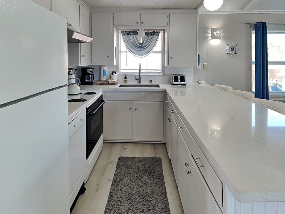Full Size Kitchen