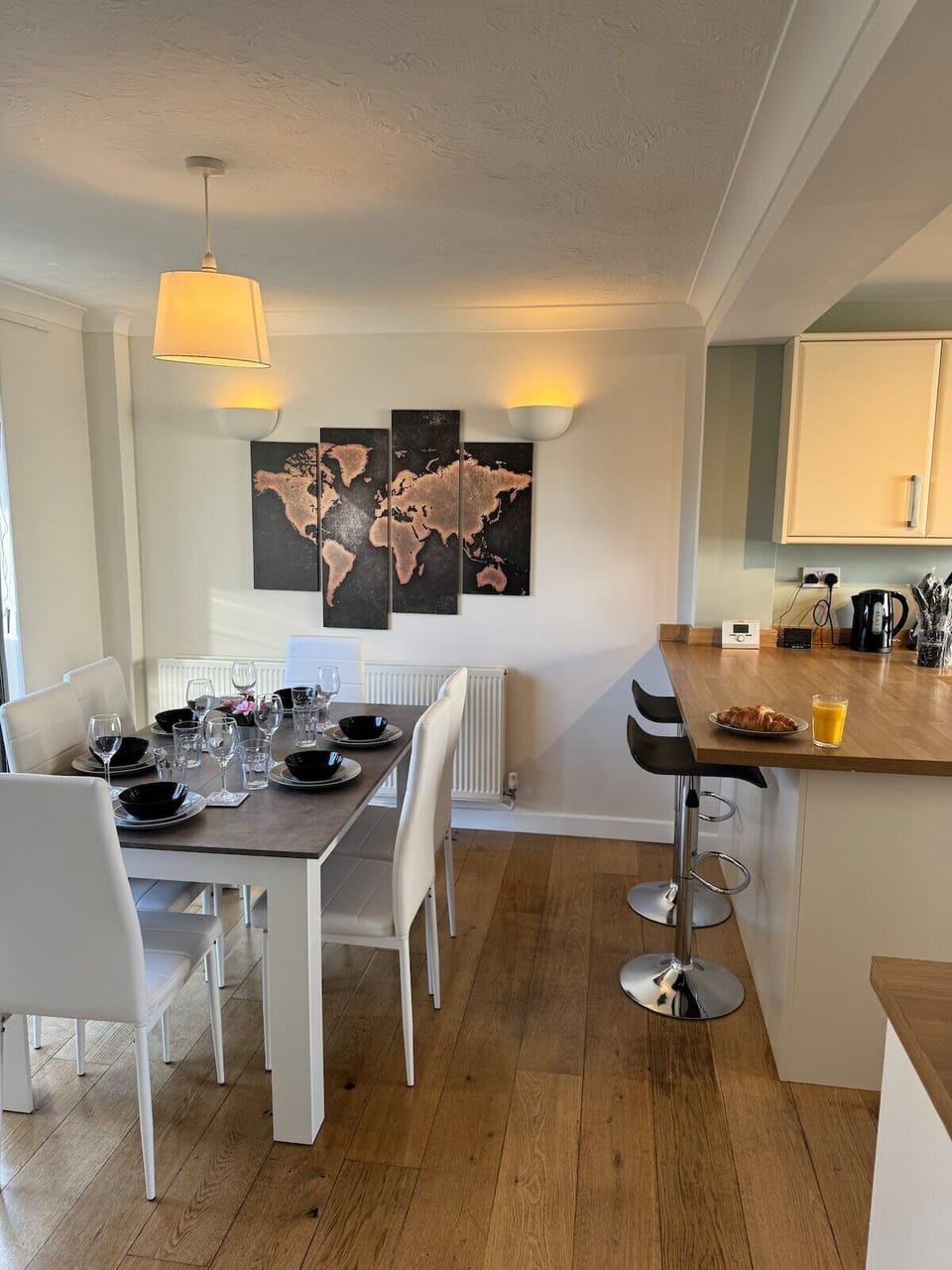 Dining / Restaurant