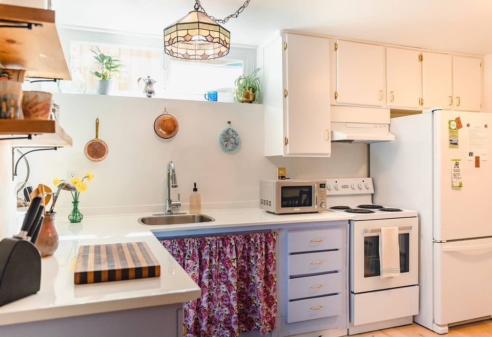 Appliances: fridge, apartment-sized stove, microwave, toaster, blender, electric kettle and more