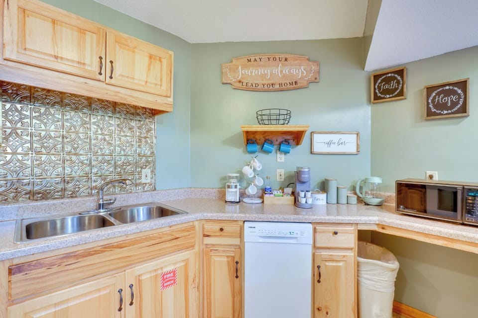 Dove's Nest Cabin's kitchen and dining area