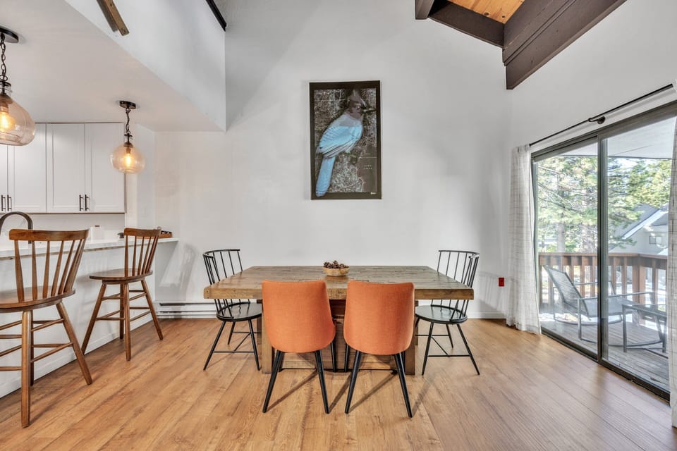 Floor, Flooring, Indoors, Hardwood, Dining Room