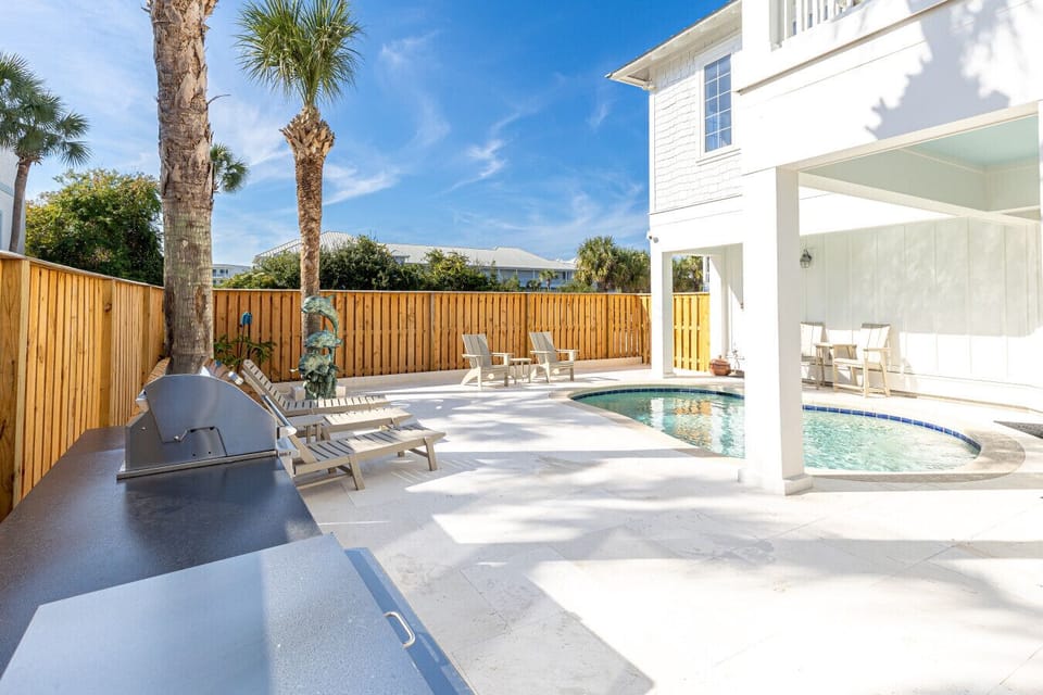 New Pool Deck with Outdoor Grill and Grittle!