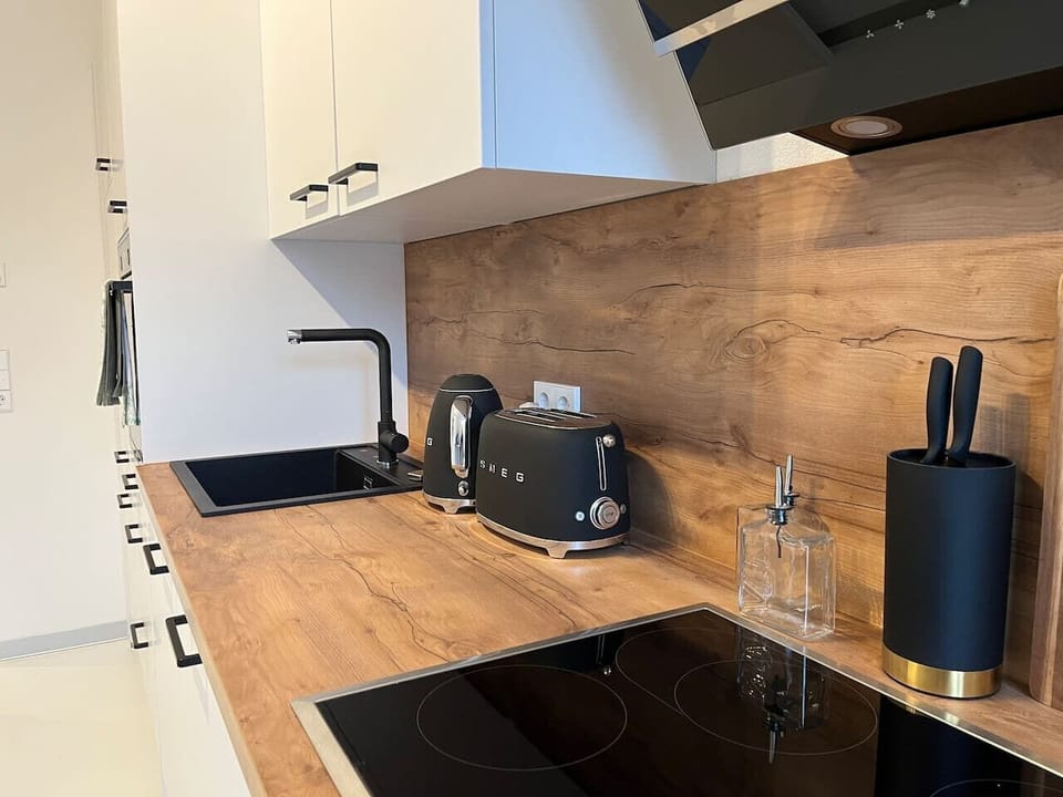 Modern kitchenette.