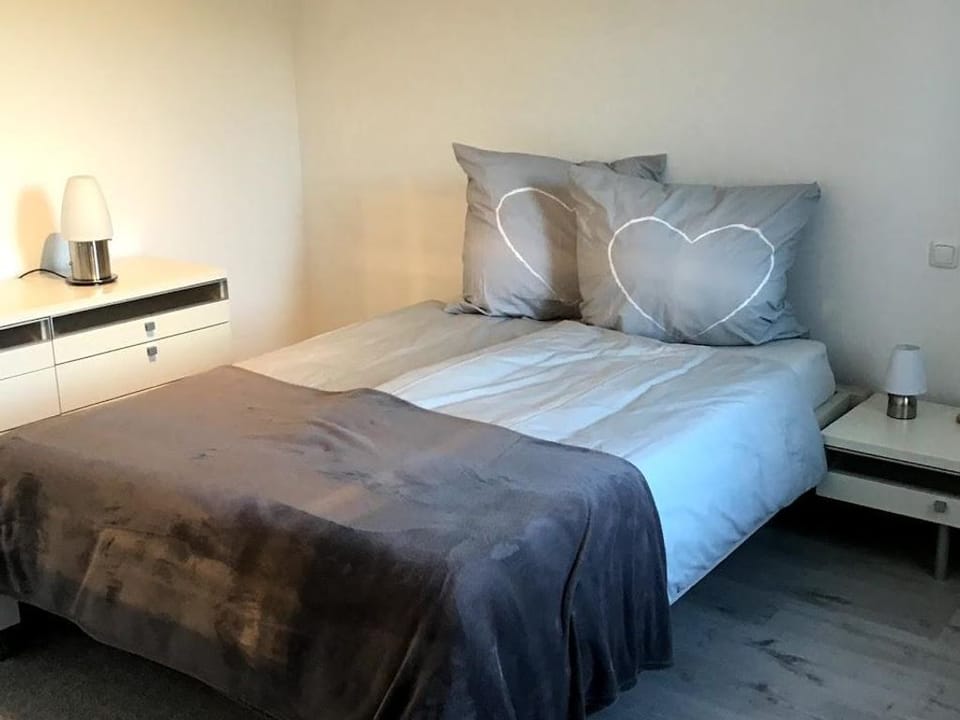 Small milk bar 6-bed vacation apartment Bathroom/WC wheelchair accessible. - Grindelborn farm, Apartment in Vulkaneifel