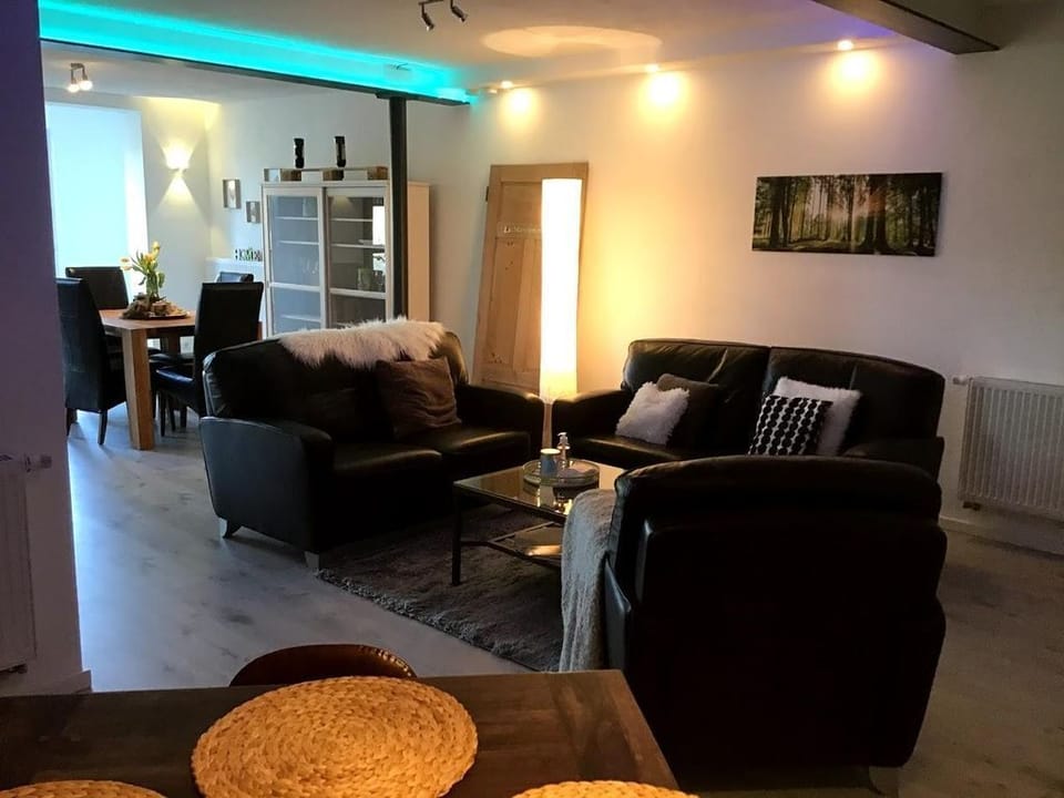 Small milk bar 6-bed vacation apartment Bathroom/WC wheelchair accessible. - Grindelborn farm, Apartment in Vulkaneifel