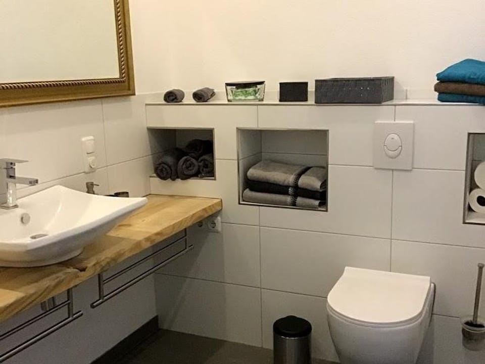 Small milk bar 6-bed vacation apartment Bathroom/WC wheelchair accessible. - Grindelborn farm, Apartment in Vulkaneifel