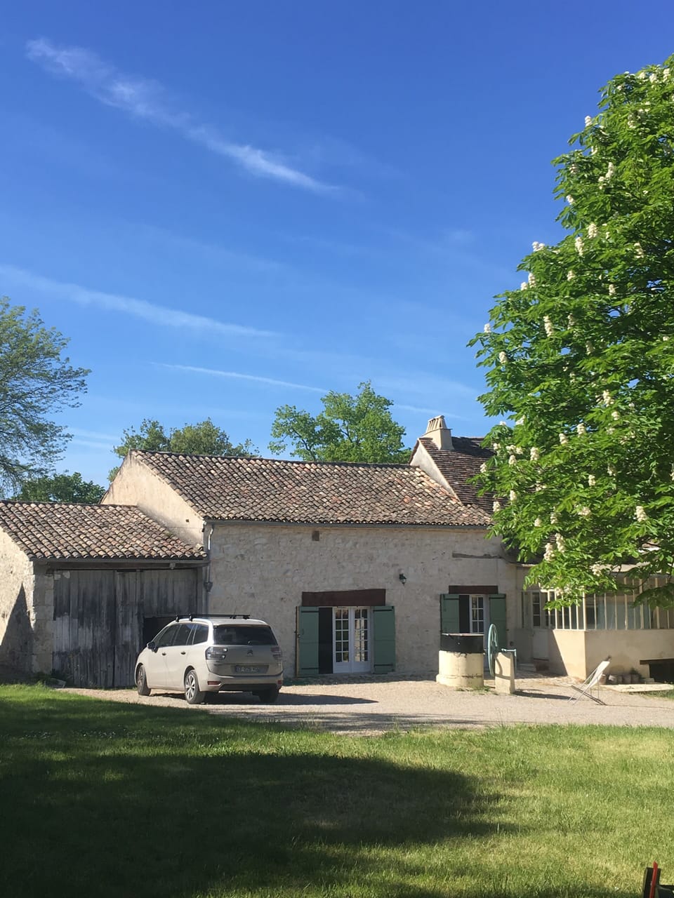 Front view of property