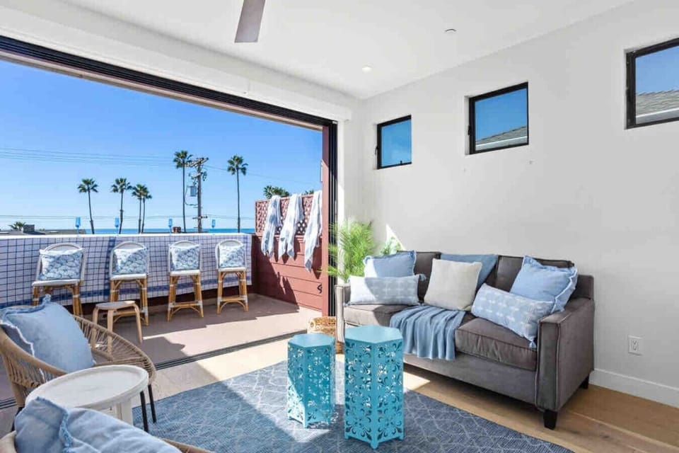 Luxury vacation rental Oceanside CA, Modern beach house Oceanside, Walk to beach,Steps to the beach, Walkable Oceanside vacation rental, Oceanside Village vacation home, Near Seabird Hotel, Near Mission Pacific Hotel, Walk to Oceanside Pier, Walk to resta