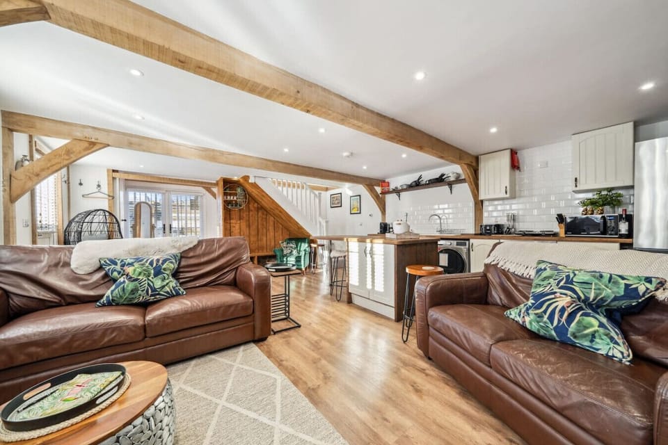 Spacious lounge with leather sofas and beam details