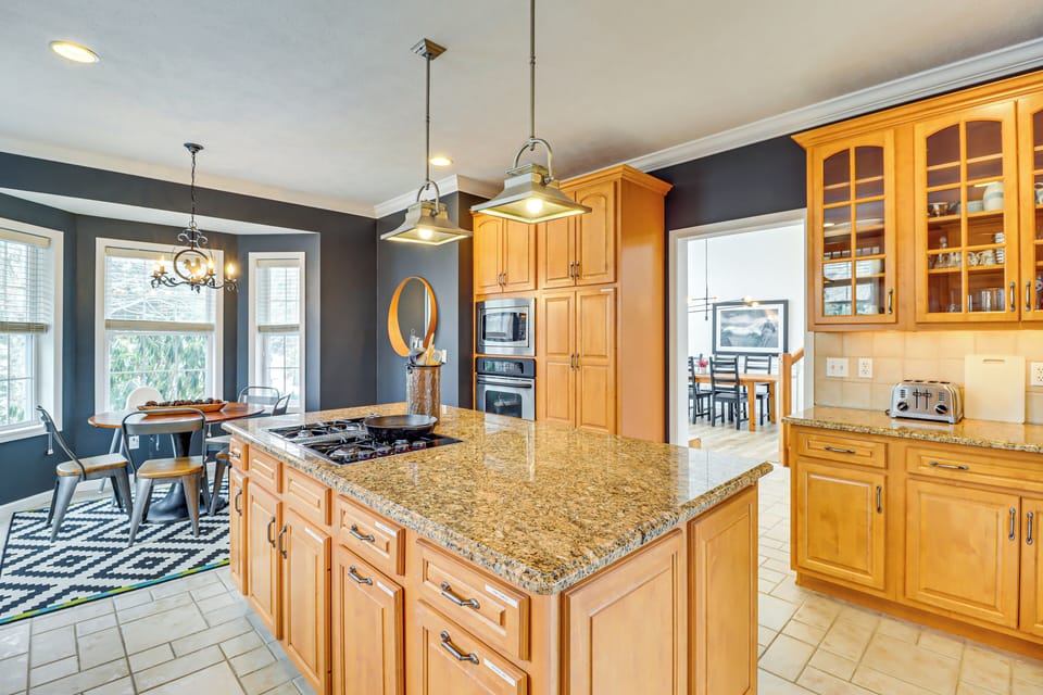 Kitchen | 3-Level House | In-Unit Laundry | Central Heating & A/C