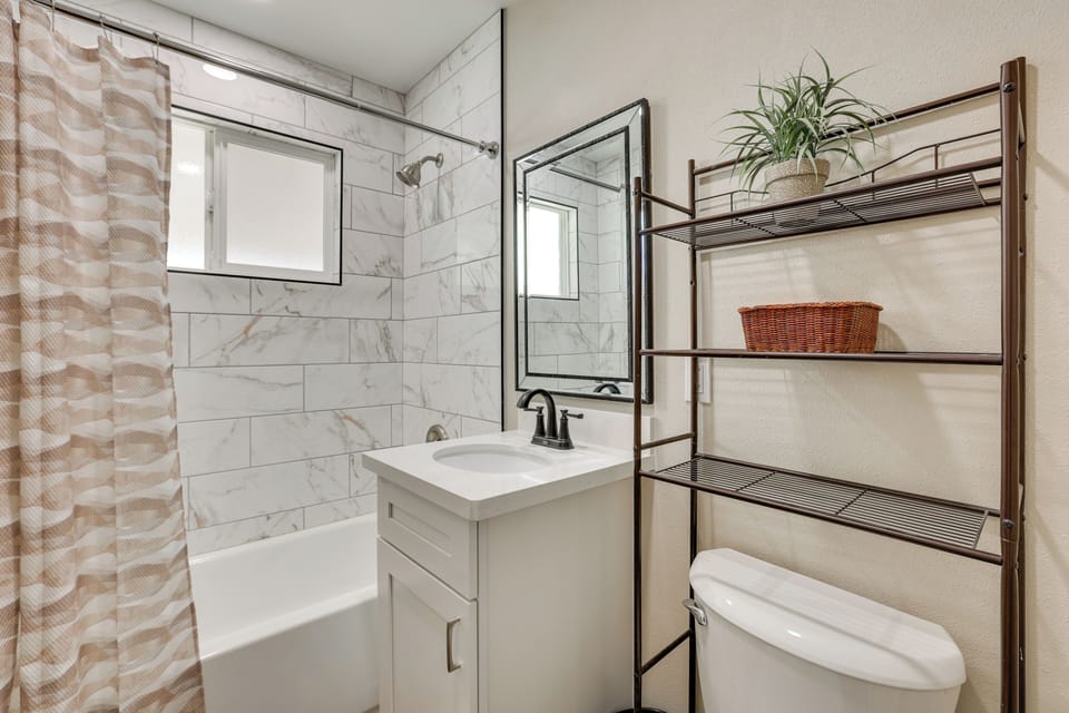 Full Bathroom | Linens & Towels