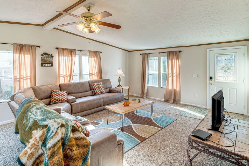 Prosperity Vacation Rental | 3BR | 2BA | Steps Required | 2,000 Sq Ft