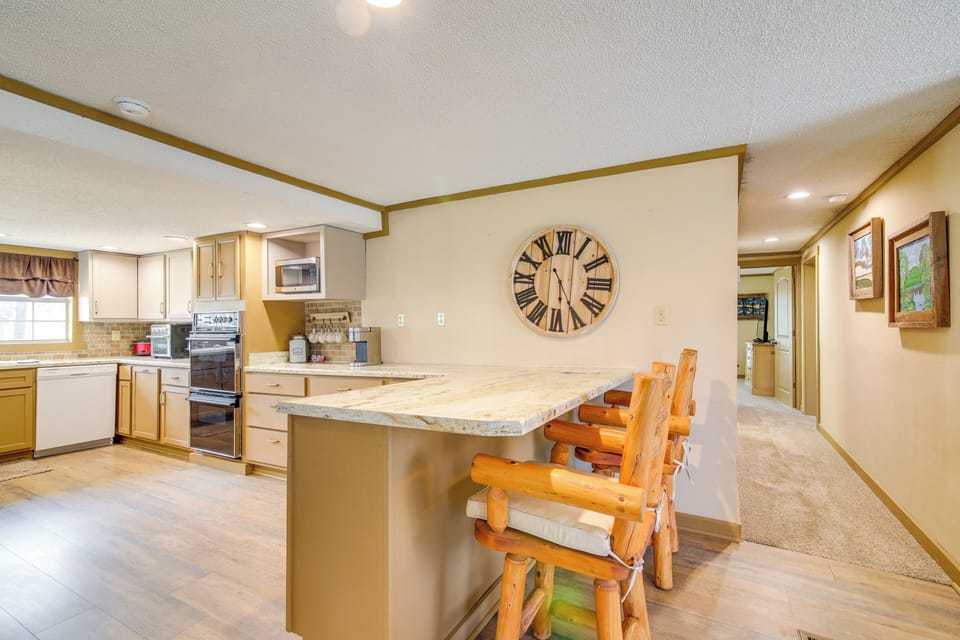 Kitchen | Toaster | Trash Bags & Paper Towels