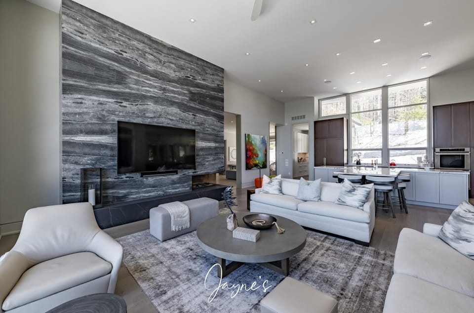 Great Room &amp; Fireplace