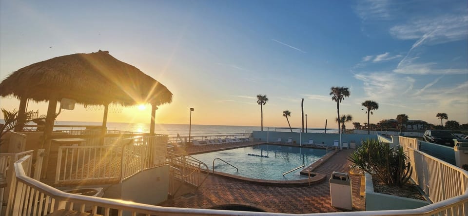 Oceanview pool and hot tub 