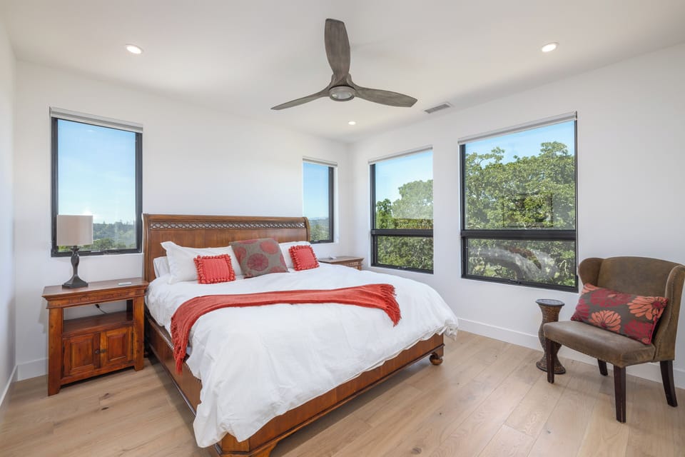 Bedroom with King size bed