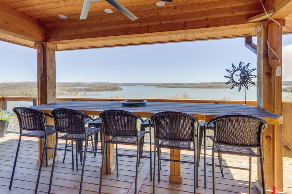 Deck | Upper Level | Outdoor Dining Area