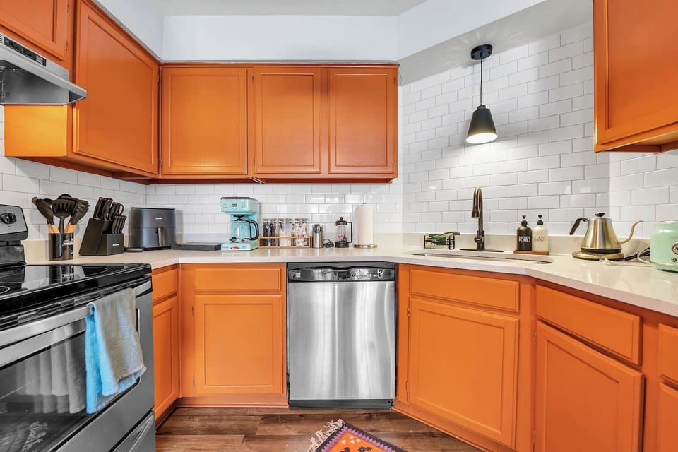 Charming and fully equipped kitchen, perfect for whipping up homemade meals during your stay!