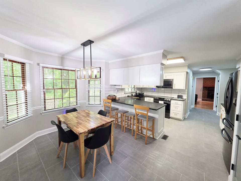 Dining Room - Table & Bar Chairs