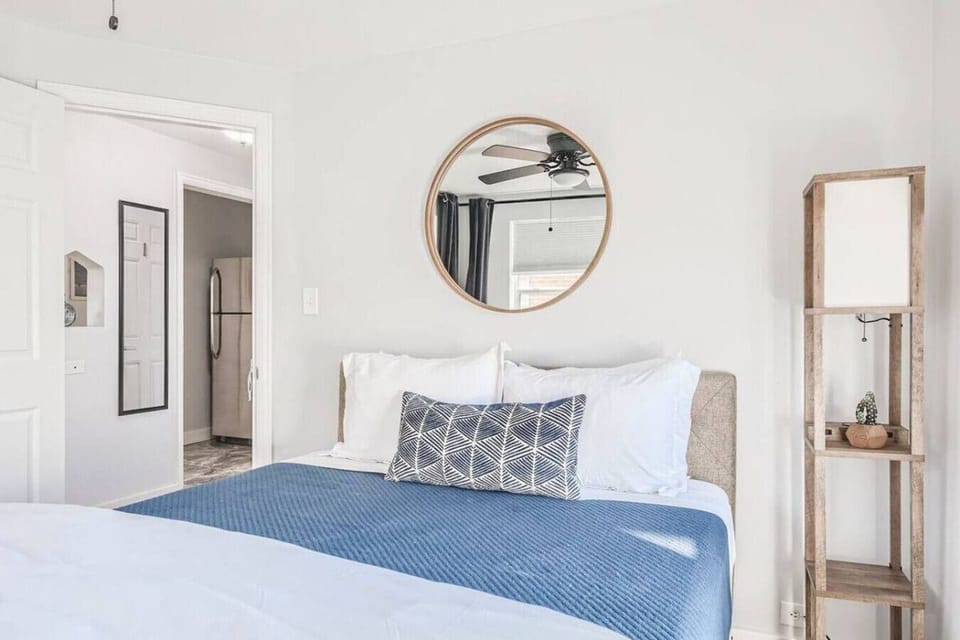 This dreamy bed with a stylish mirror above is the perfect blend of cozy and chic. 🛏️💖 Let your space shine as bright as you do!